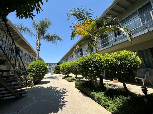 Building Photo - Newly remodeled studio in a gated building with pool and laundry room!