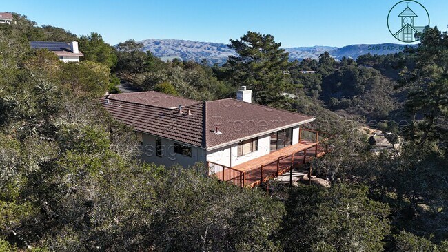 Building Photo - Impeccable Laureles Grade Estate Property with Valley Views