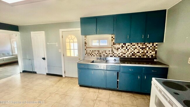 Building Photo - 5893 E High St