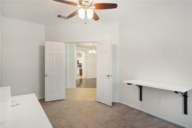 Building Photo - 913 Cindy Ln