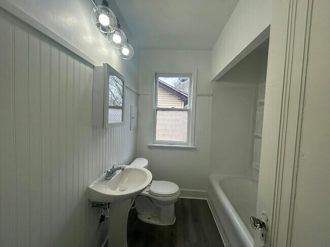 Building Photo - 4401 Buckingham
