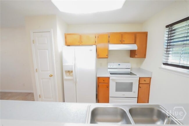 Building Photo - 127 Bluelake Blvd