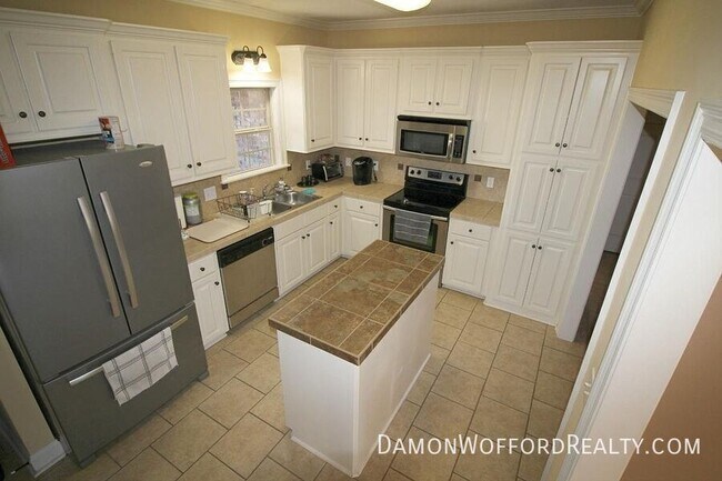 Building Photo - 614 Oak Park Cir