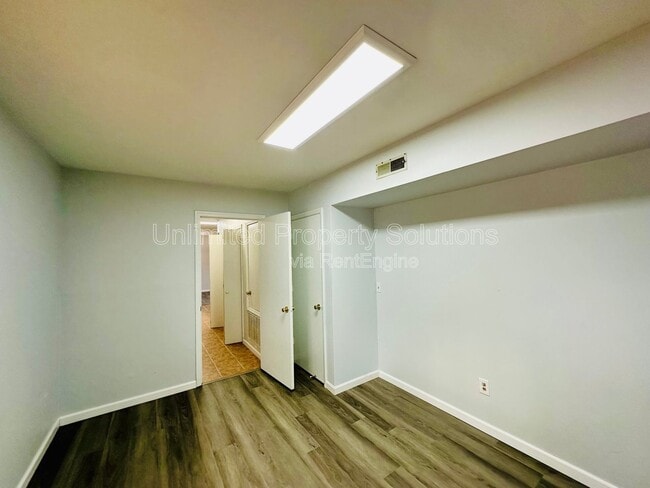 Building Photo - 420 Rose Ave