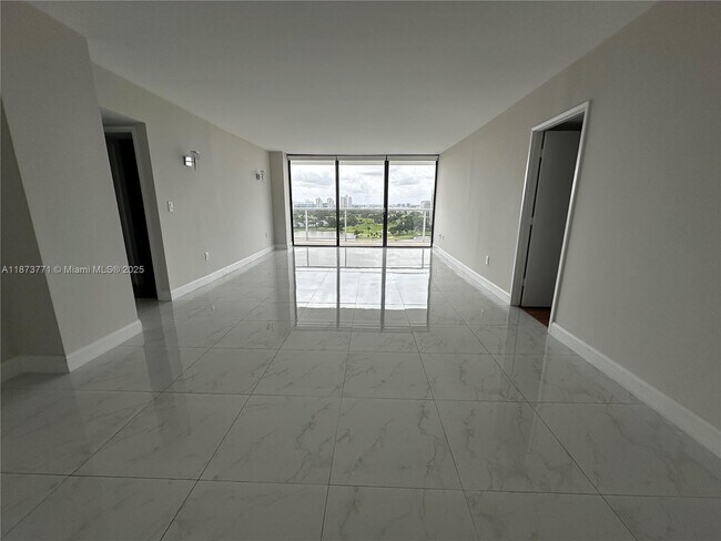 Primary Photo - 3731 N Country Club Dr