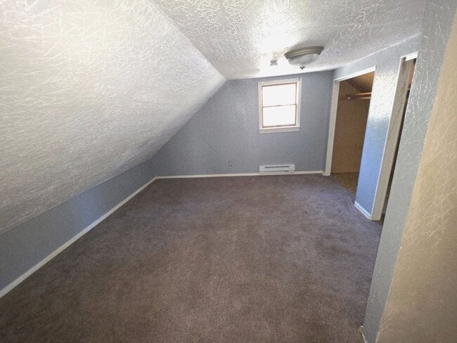 Building Photo - 3 Bedroom Single-Family Home