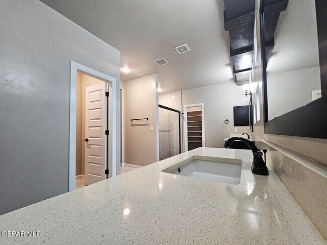 Building Photo - 13185 Tiverton Rd