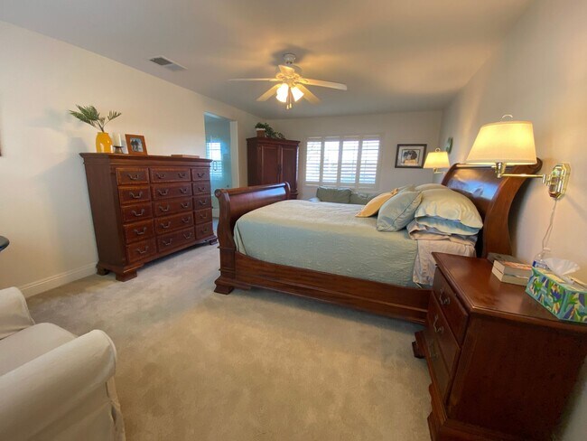 Building Photo - Beautiful 4 Bd/2.5bth within the Poinsettia Cove Community!