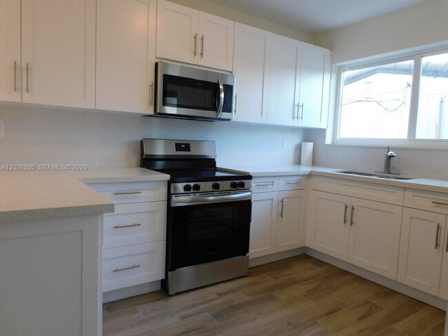 Building Photo - 3333 SW 89th Ave