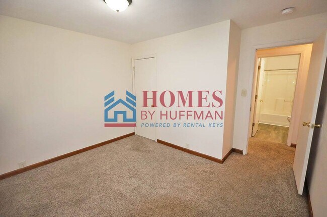 Building Photo - 1215-1215 Joan Ave