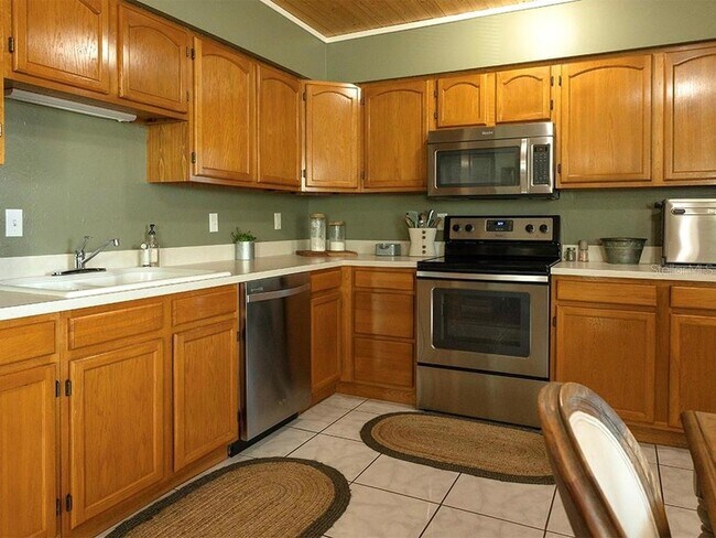 Building Photo - 380 Base Ave E