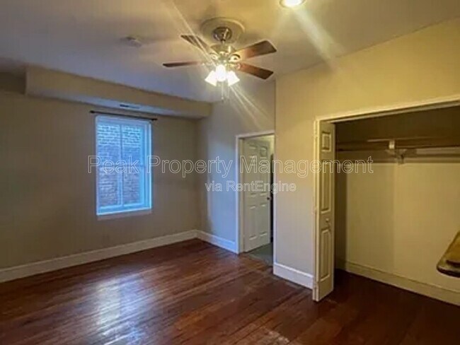Building Photo - 216 N 32nd St