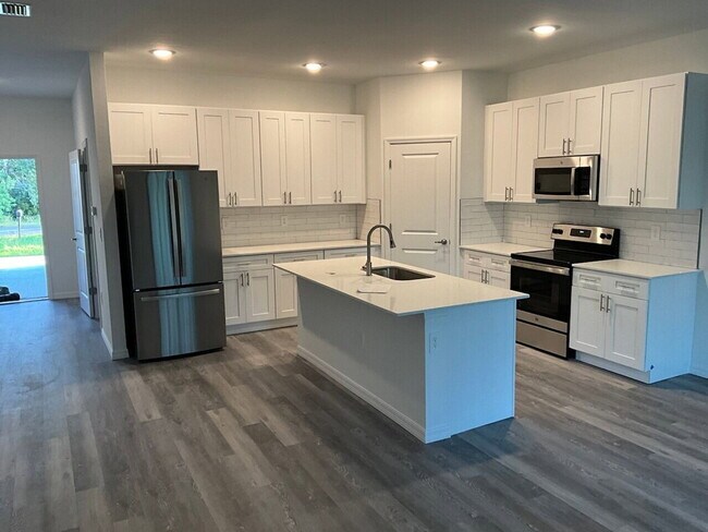 Building Photo - 24501 Zephyr Ct