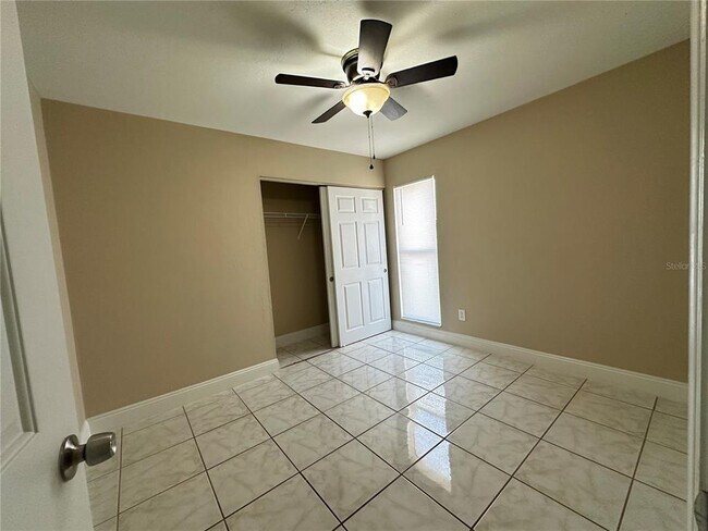 Building Photo - 27 W Country Cove Way