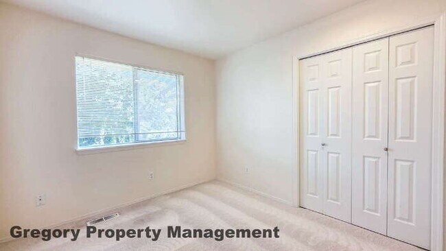 Building Photo - Light and Bright Home in the Desirable Upland View Neighborhood