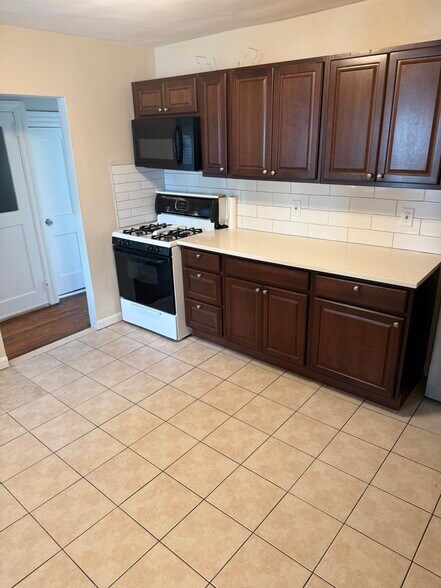 Building Photo - 12 Timothy Ave