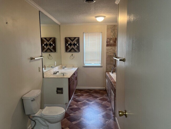 Building Photo - 2502 Blair Blvd