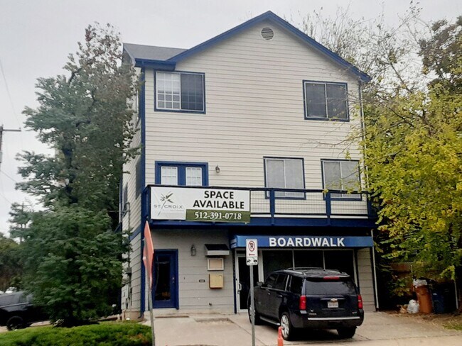 Primary Photo - 2411 Leon Street