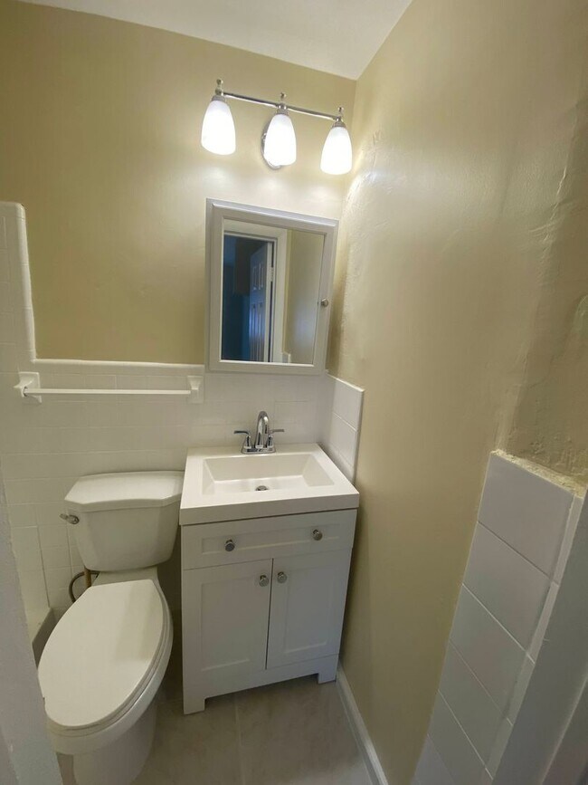 Building Photo - Beautiful 3-bedroom home located in Delray...
