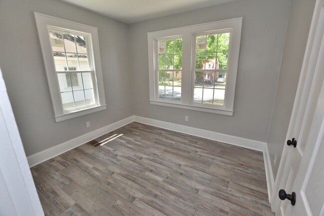 Building Photo - 523 N Daughtry St
