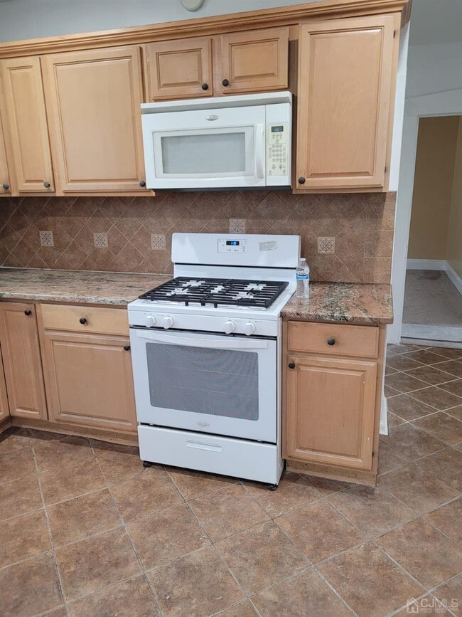 Building Photo - 27 John St