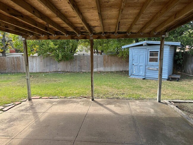 Building Photo - 1206 Pembrook Dr