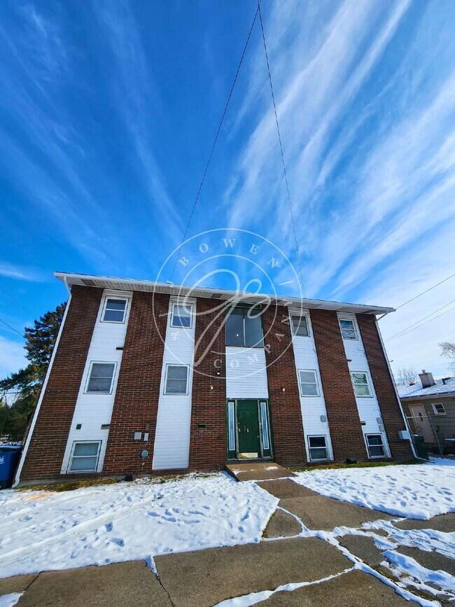 Building Photo - Convenient 1-Bedroom Near Oregon | First Floor | Low Utility Costs