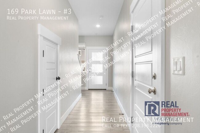 Building Photo - 169 Park Lawn Dr