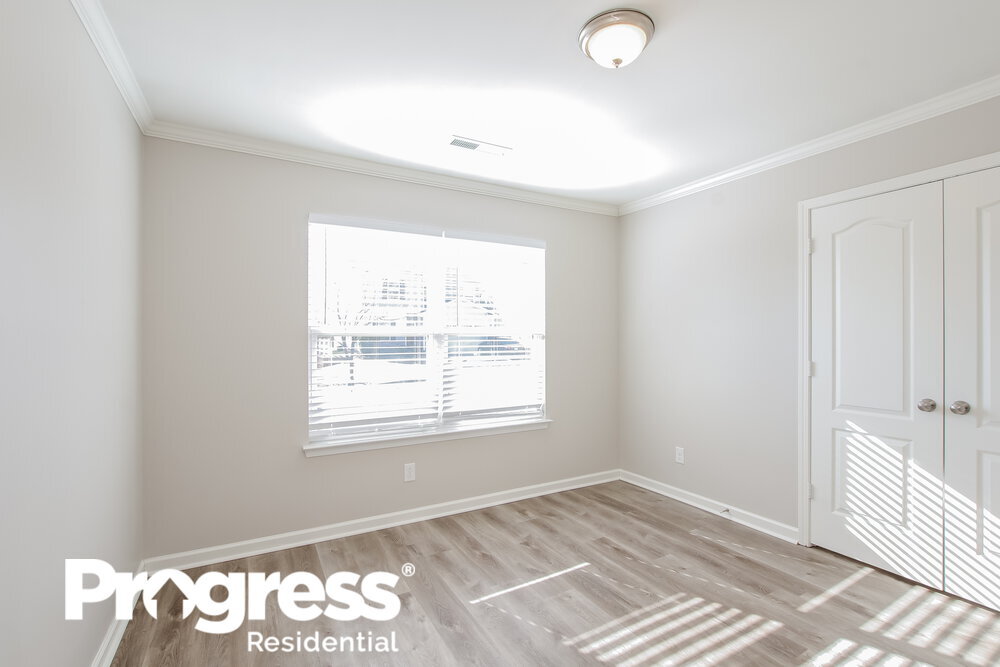 Building Photo - 740 Willow Creek Dr