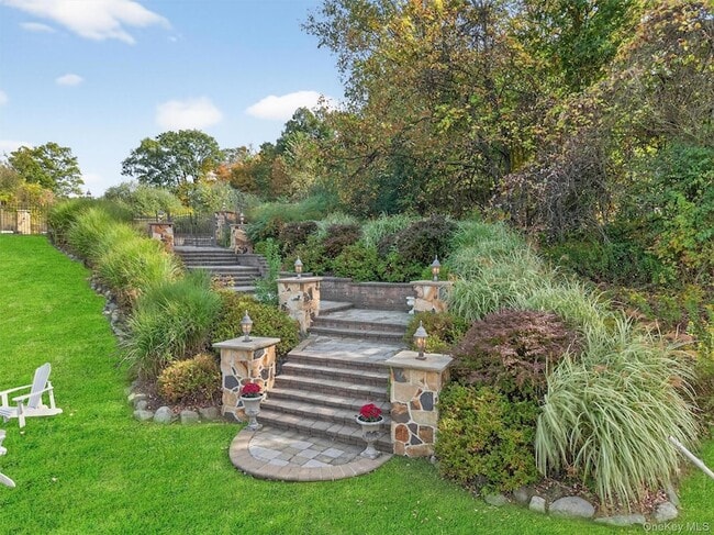 Building Photo - 11 Dorian Way