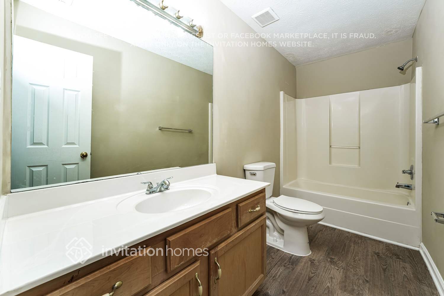 Building Photo - 208 Ivy Creek Dr