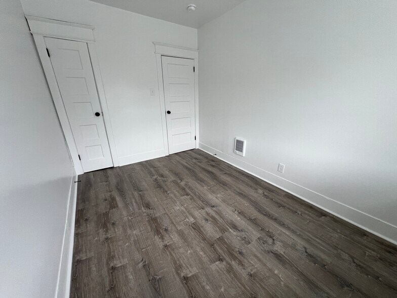 Building Photo - 919 Elsinore Pl