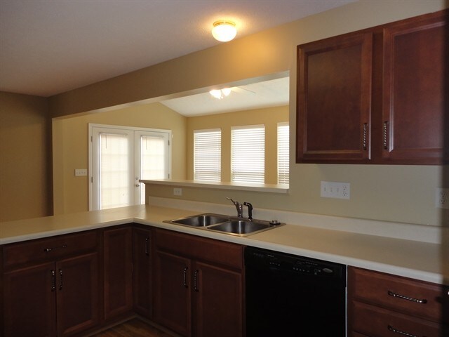 Building Photo - 504 Indian Lake Dr