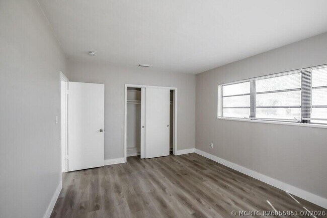 Building Photo - 381 Carolina Ave