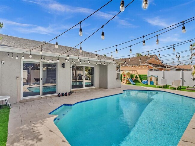 Building Photo - 9831 SW 58th Ct