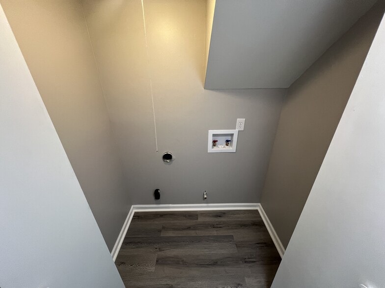 Building Photo - 1882 NW Washington Blvd