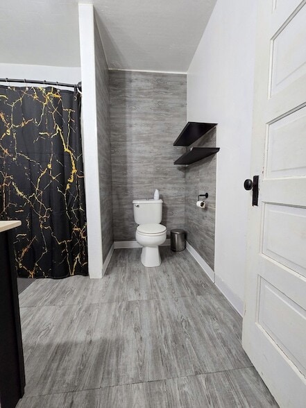 Building Photo - 481 Division St