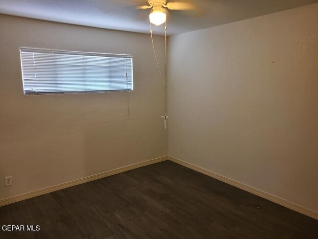 Building Photo - 701 W Yandell Dr