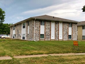 Building Photo - 226 NW College Ave