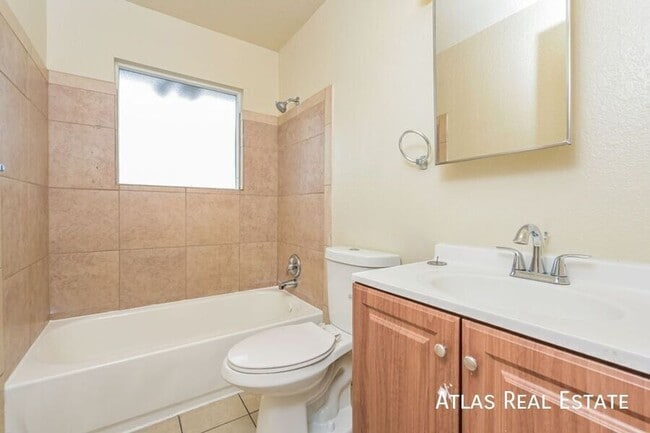 Building Photo - 1479 W Byers Pl