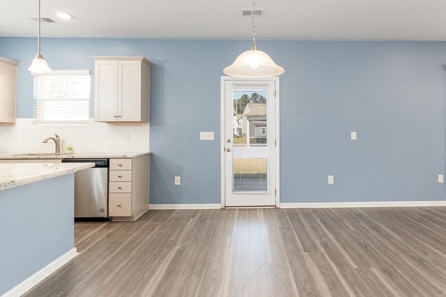 Building Photo - 5700 Redgum Dr