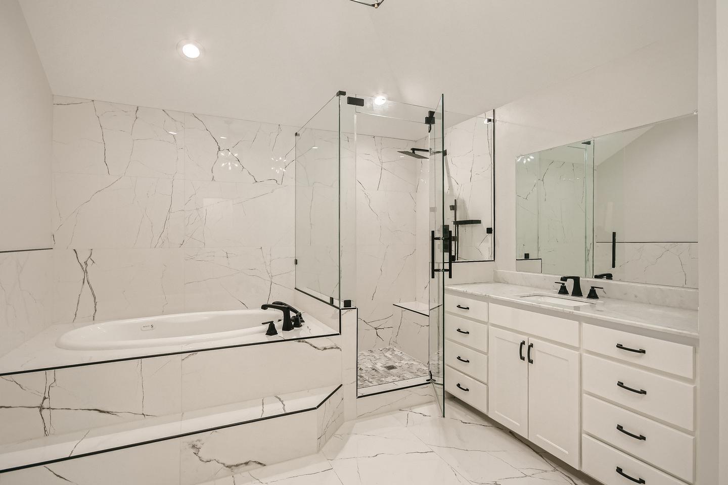 Building Photo - Charming Prestonwood home with peaceful backyard oasis