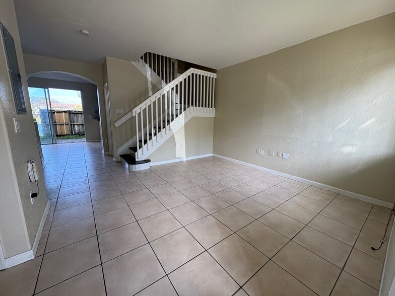 Building Photo - 2819 SE 15th Rd