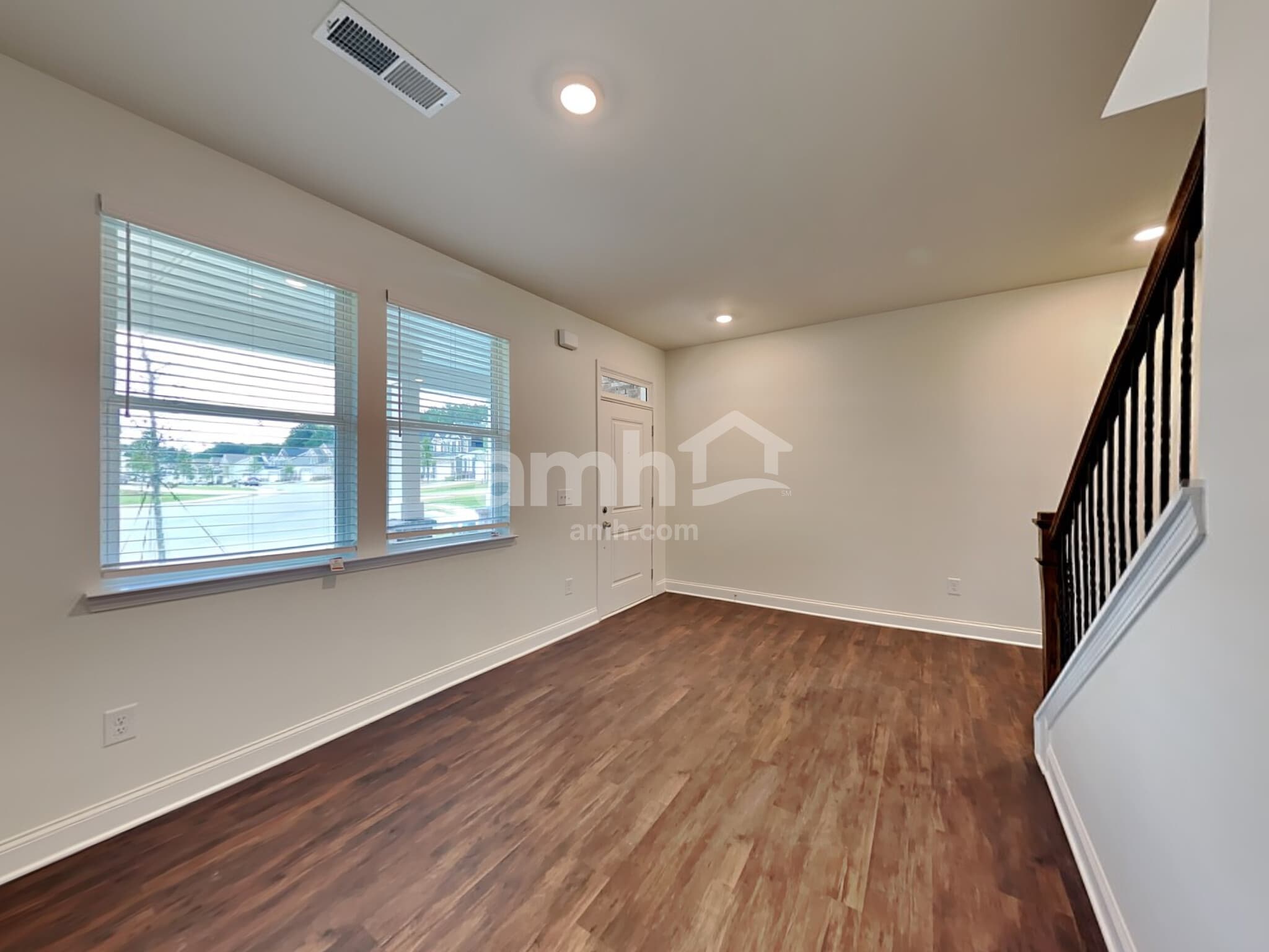 Building Photo - 719 Carnaby Ln