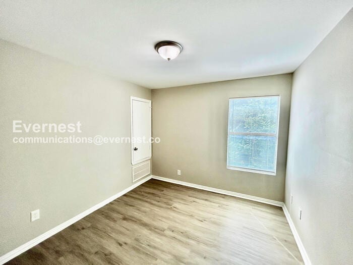 Building Photo - 130 Creek Cove Dr