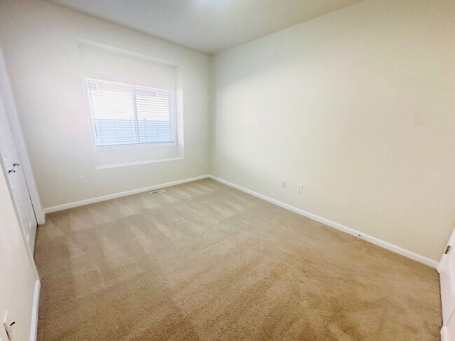 Building Photo - Exceptionally maintained Single level 3 bedroom home available soon!