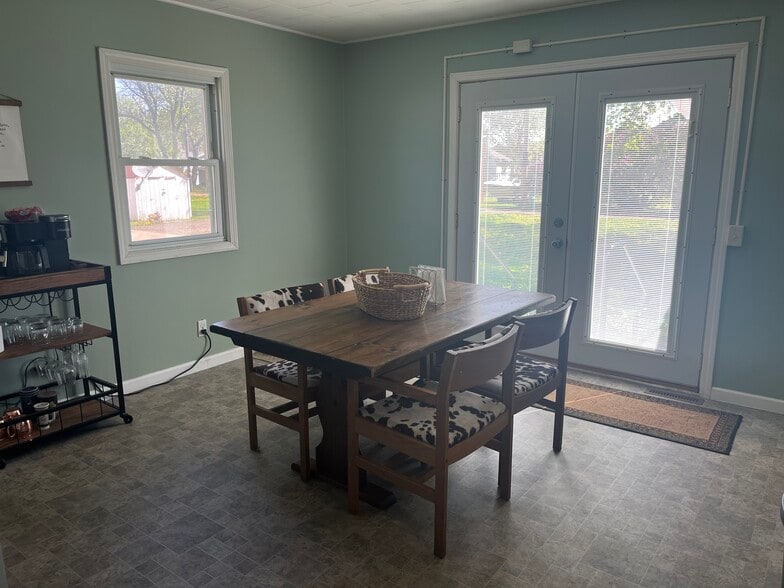 Building Photo - 632 S Anna Ave