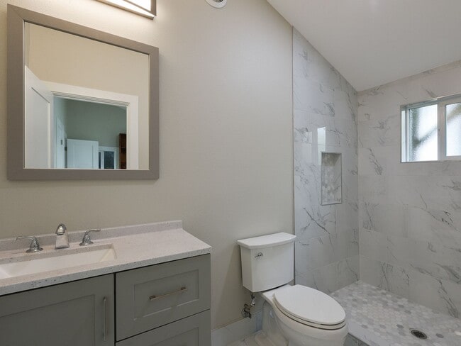 Building Photo - 2132-2134 NW Aspen Ave