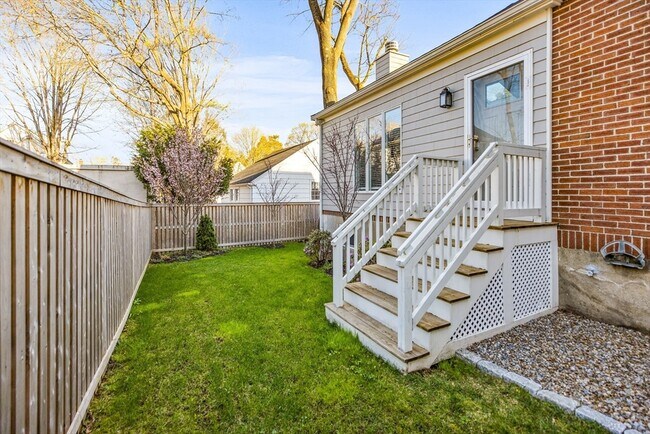 Building Photo - 37 Commonwealth Park