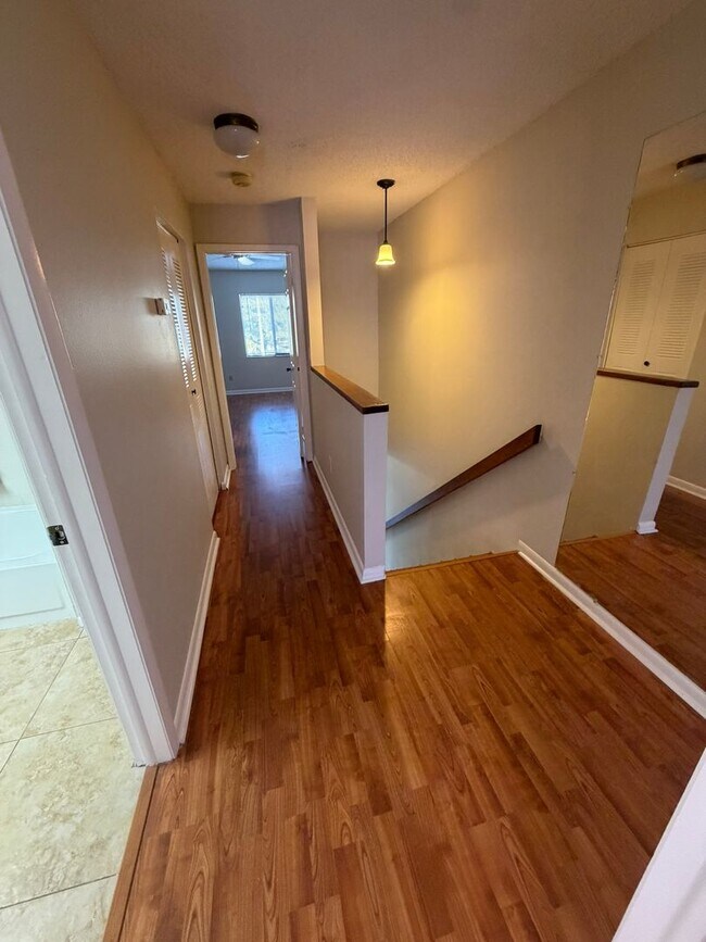 Building Photo - Townhouse in Countryside